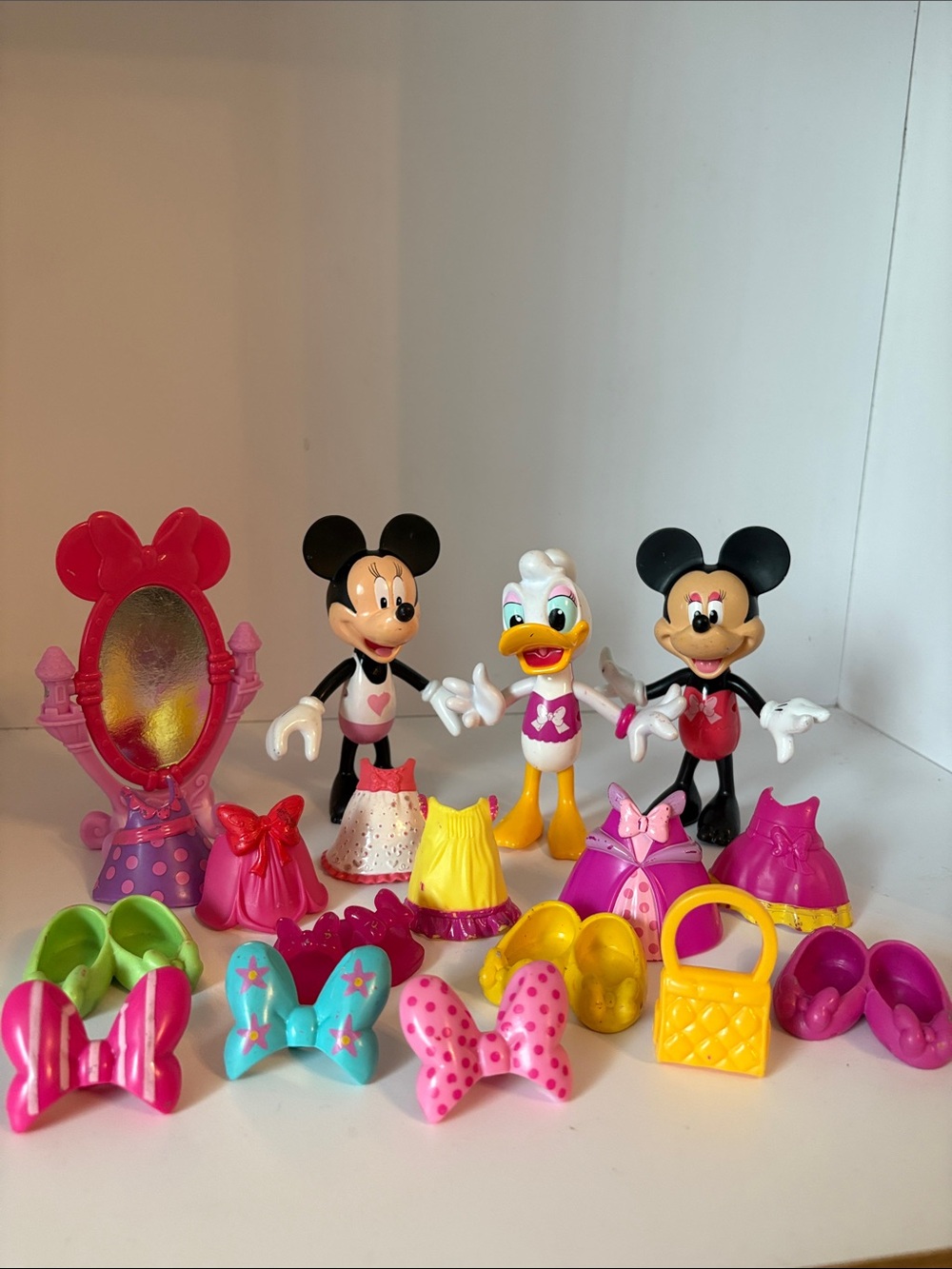 Disney Minnie Mouse & Daisy Duck Dress Up Bow-tique 17 Piece Set